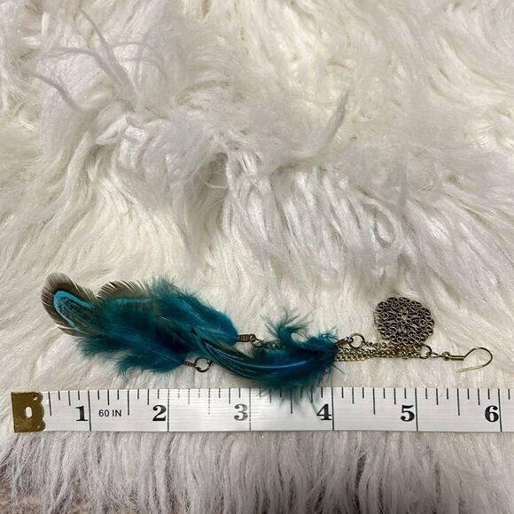 Feathered earrings - Picture 4 of 4